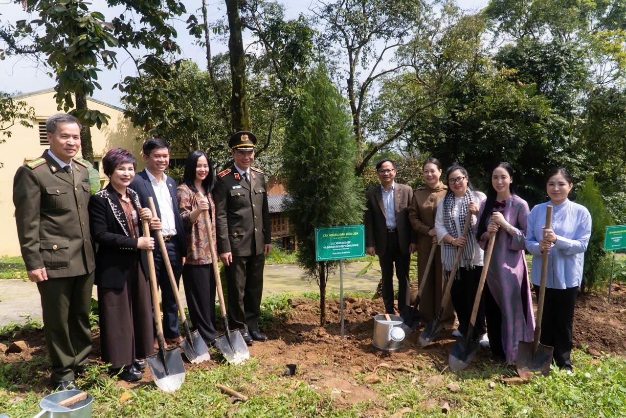 z7578184976075_6fc4d4ff779a547ed1b87d7d2b0f1766